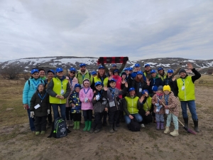 Волонтеры Росатомфлота приняли участие в «Большом арктическом субботнике» в поселке Териберка