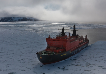 Атомный ледокол «50 лет Победы» отправился в рейс, посвященный 40-летию достижения Северного полюса атомоходом «Арктика»