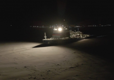 Головной универсальный атомный ледокол «Арктика» завершил проводку каравана в порт Певек