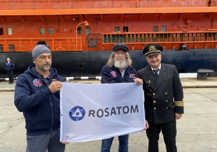 Атомный ледокол «50 лет Победы» вышел в первый в этом году круизный рейс на Северный полюс 