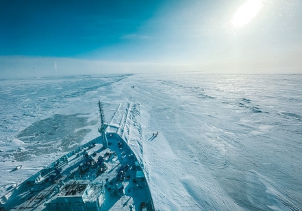 Атомные ледоколы обеспечили постановку судов на три ледовых площадки