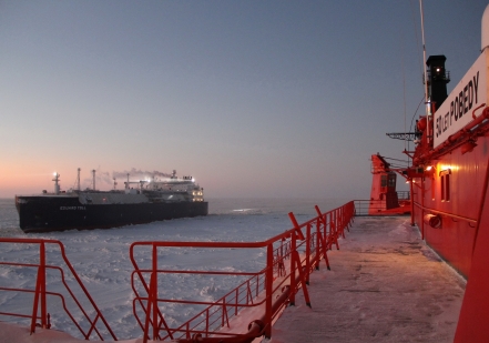 Росатомфлот обеспечивает плановые заходы танкеров-газовозов в порт Сабетта 
