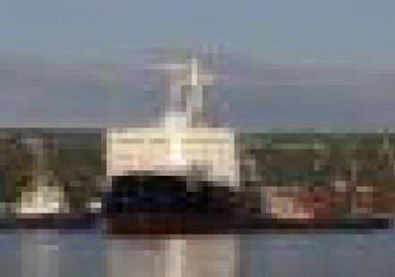А/Л «ЛЕНИН» ВЕРНУЛСЯ К МОРСКОМУ ВОКЗАЛУ