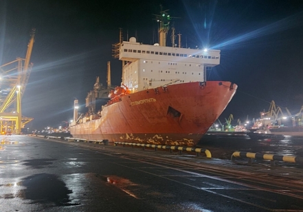 Атомный контейнеровоз «Севморпуть» Росатомфлота вышел в третий субсидируемый каботажный рейс на Дальний Восток