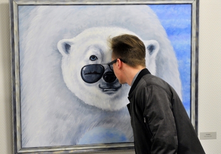 При поддержке Росатомфлота открылась выставка художника Виктора Кобзева