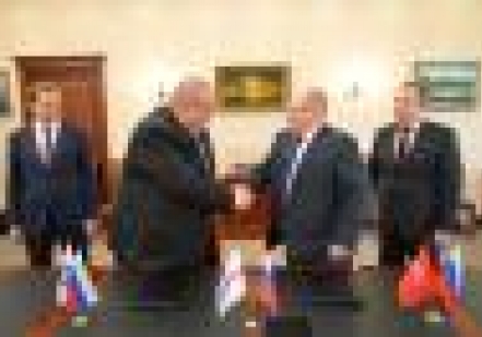 «Атомфлот» и ОСК подписали договор на строительство портового ледокола