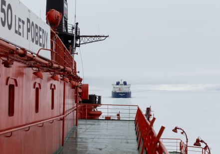 Росатомфлот завершил проводку танкера-газовоза "Владимир Воронин"