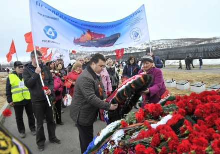 Работники Росатомфлота почтили память защитников Советского Заполярья